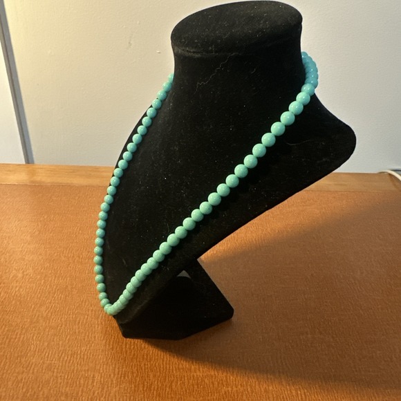 Elegant Turquoise Beaded Necklace - Picture 4 of 9